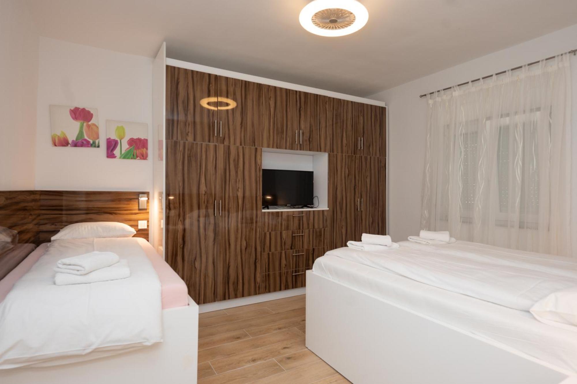 Holiday Home Luka Pridraga Екстер'єр фото